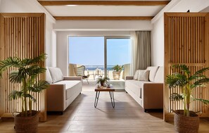 Camera familiare, vista mare | Biancheria da letto di alta qualità, minibar, una cassaforte in camera