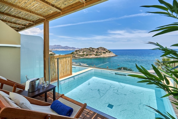 Superior Double Room, Individual Pool, Sea View | Premium bedding, minibar, in-room safe, desk