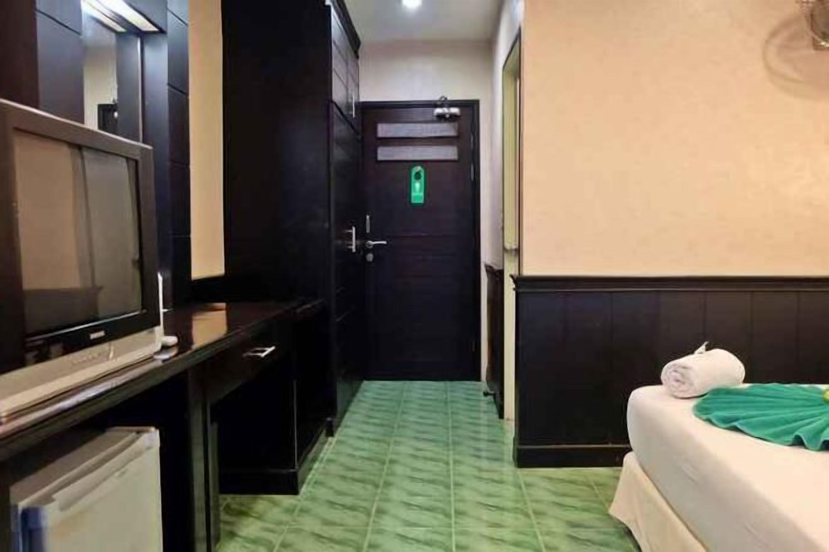 Minibar, in-room safe, blackout drapes, free WiFi