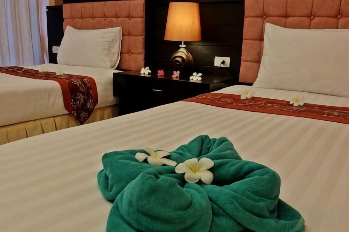Minibar, brankas, tirai kedap cahaya, dan Wi-Fi gratis
