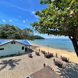Breakfast, lunch, dinner served; Asian cuisine, beach views