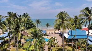 A resort with a pool, palm trees, and a beach view. - Andaman Lanta Resort (Ko Lanta)