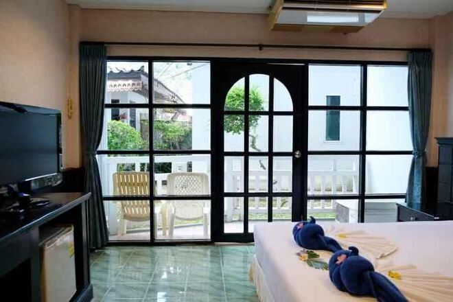 Minibar, caja de seguridad en la habitación y cortinas blackout 