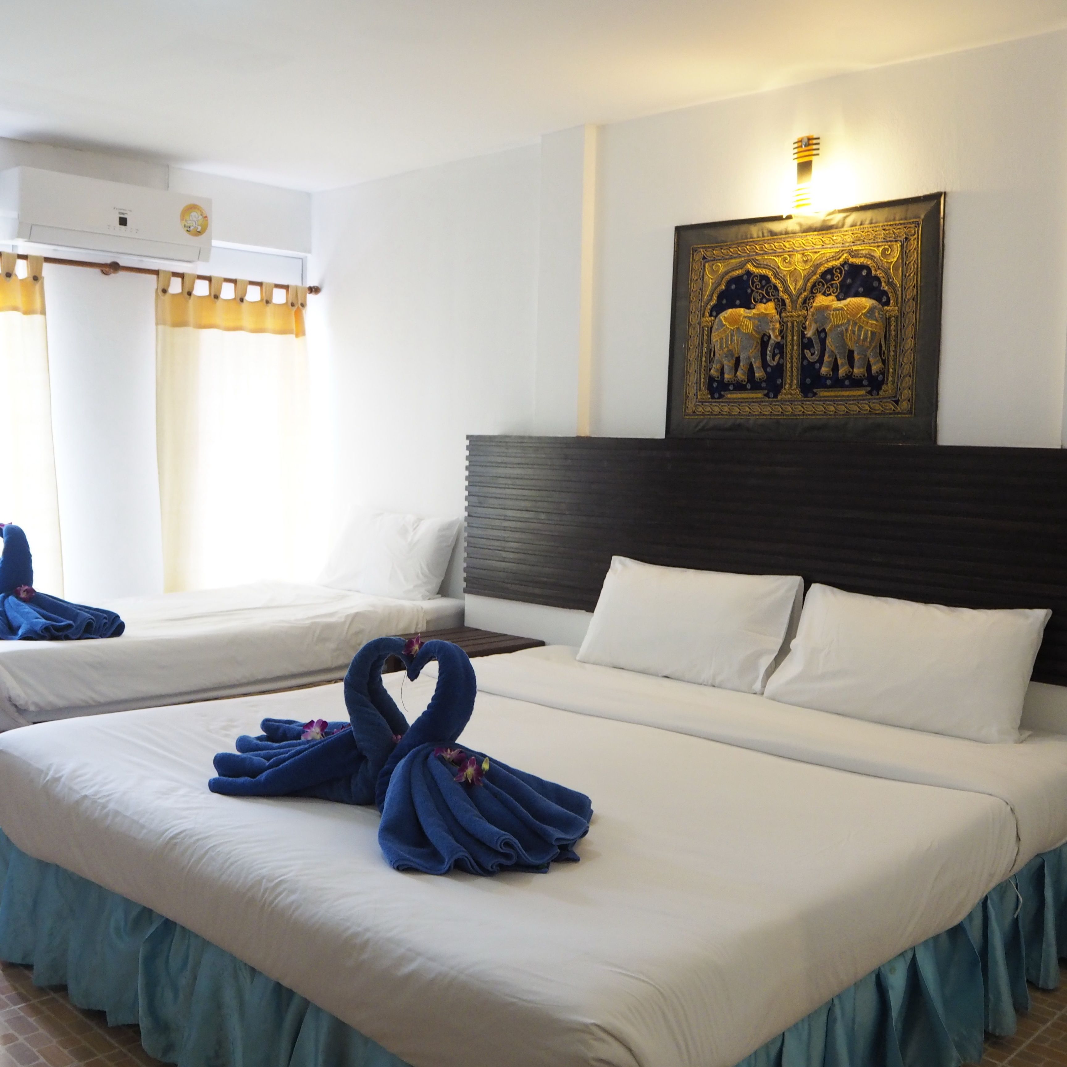Triple with Mountain View  | In-room safe, free WiFi, bed sheets