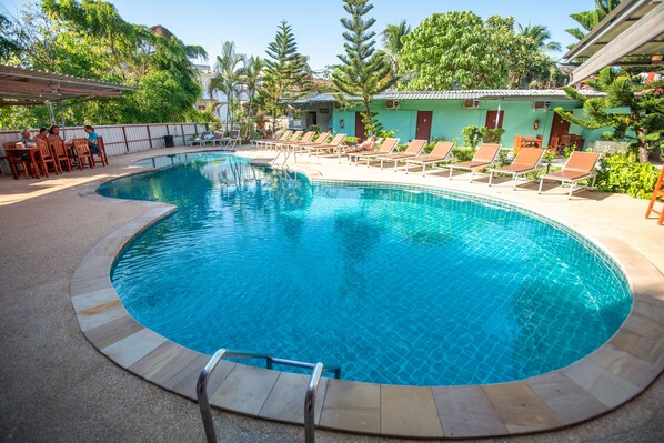 Outdoor pool - The Palace Aonang Resort (Krabi)