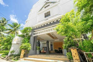 Front of property - La Vintage Resort (Patong)