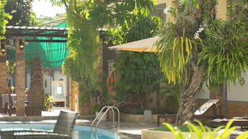 2 outdoor pools, sun loungers