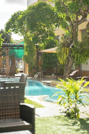 2 outdoor pools, sun loungers - La Vintage Resort (Patong)