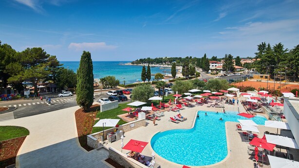 A resort with a large pool, beach view, and outdoor seating areas. - Garden Suites Park Plava Laguna (Porec)