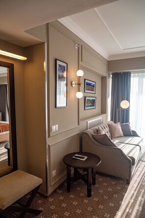 Habitación superior | Minibar, escritorio, espacio para trabajar con un portátil y wifi gratis