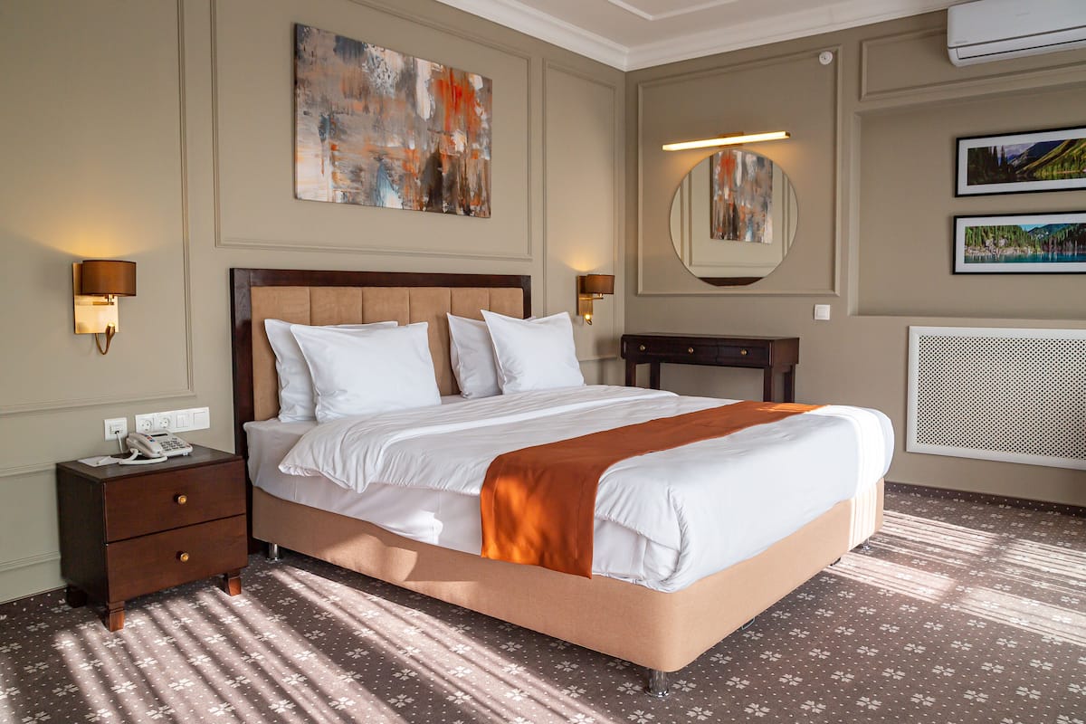 Premium kamer, 1 slaapkamer | 1 slaapkamer, een minibar, een bureau, een laptopwerkplek