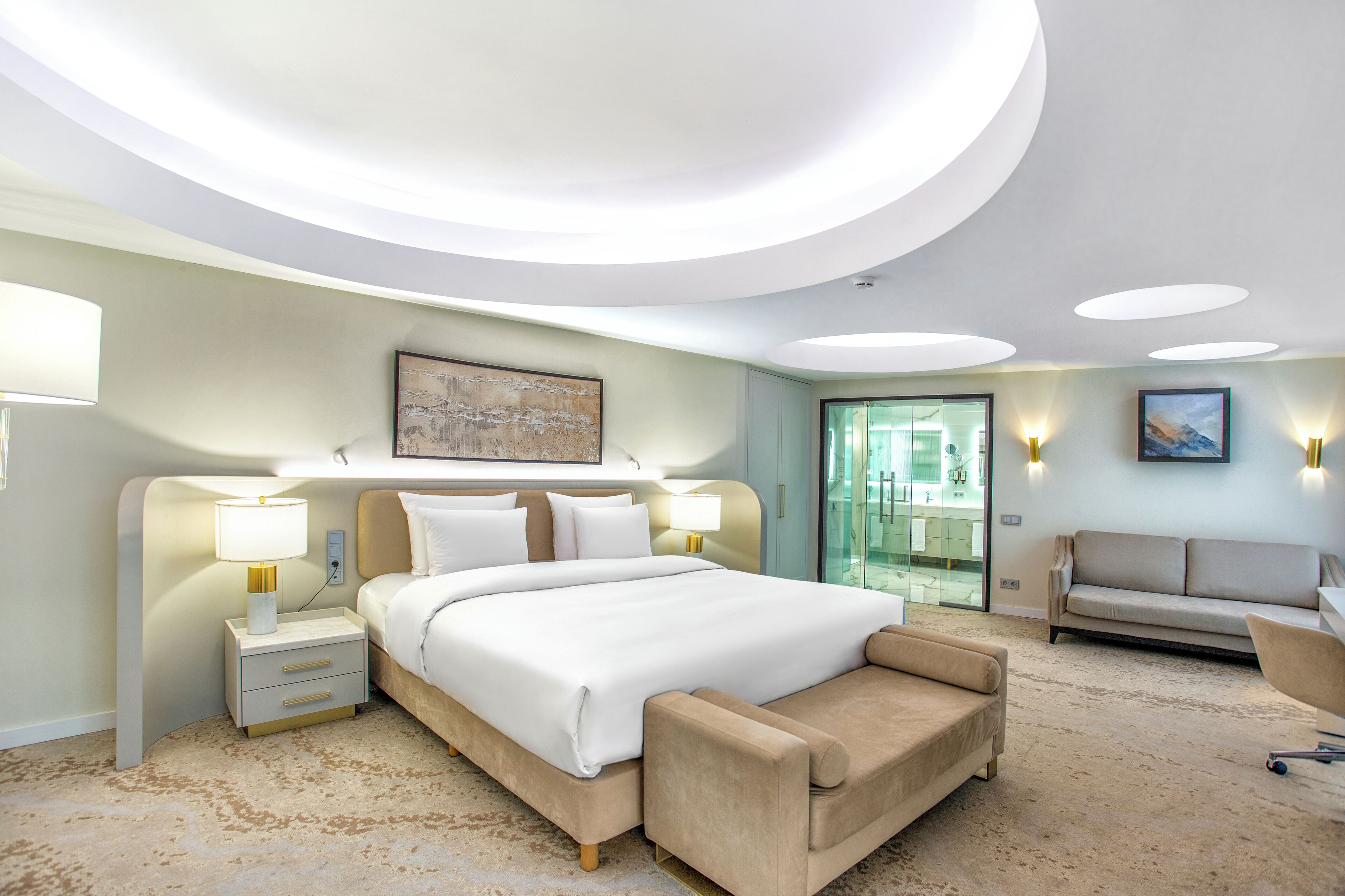 Executive Suite | Minibar, desk, laptop workspace, free WiFi