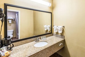 Efficiency, Chambre, 2 lits doubles, non-fumeur | Bureau, fer et planche à repasser, literie fournie