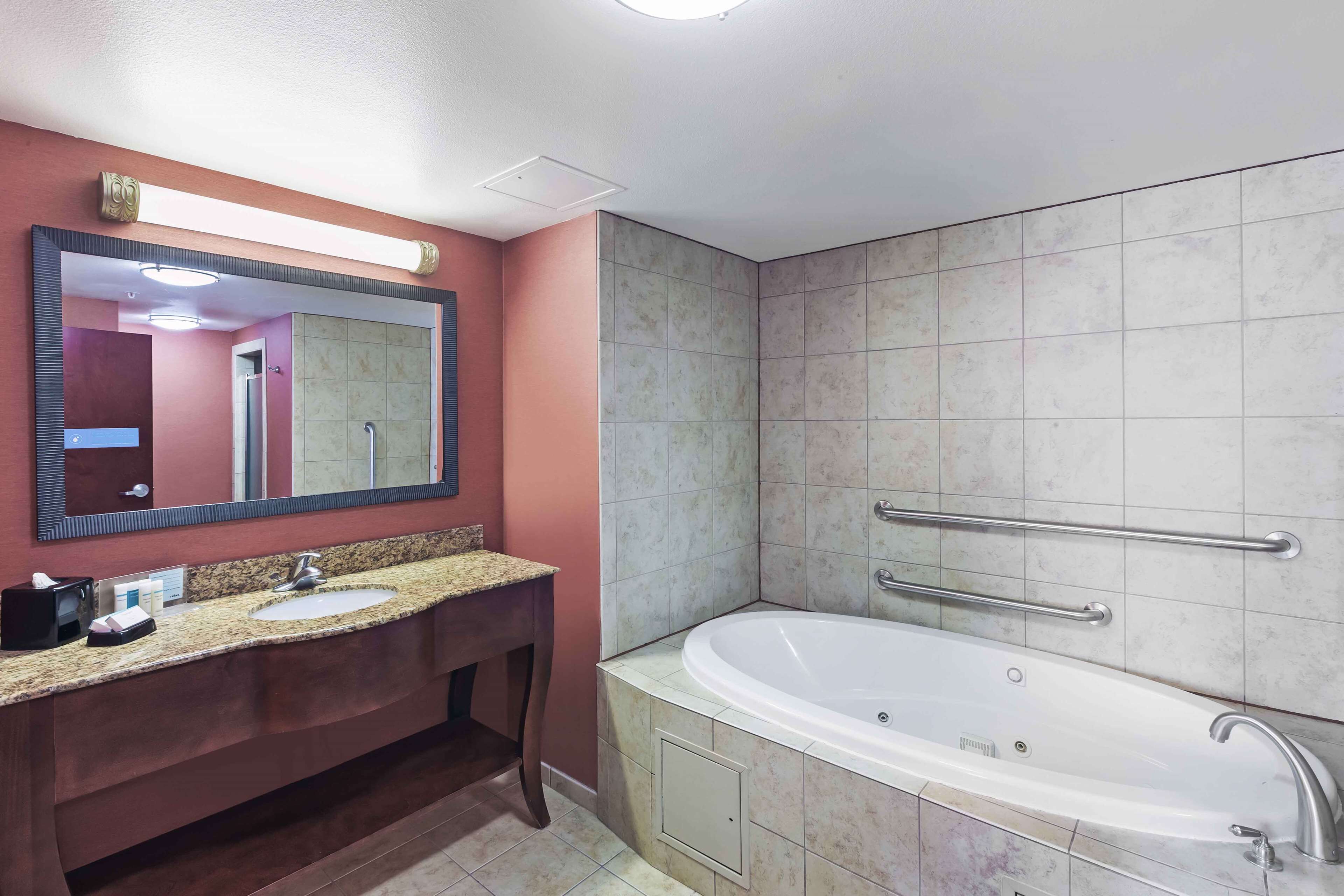 king suite whirpool | bathroom | combined shower/bathtub, free toiletries, hair dryer, towels