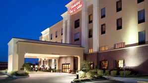 A Hampton Inn & Suites with a clear entrance, a covered outdoor area, and a brick facade. - Hampton Inn & Suites Morgan City (Morgan City)