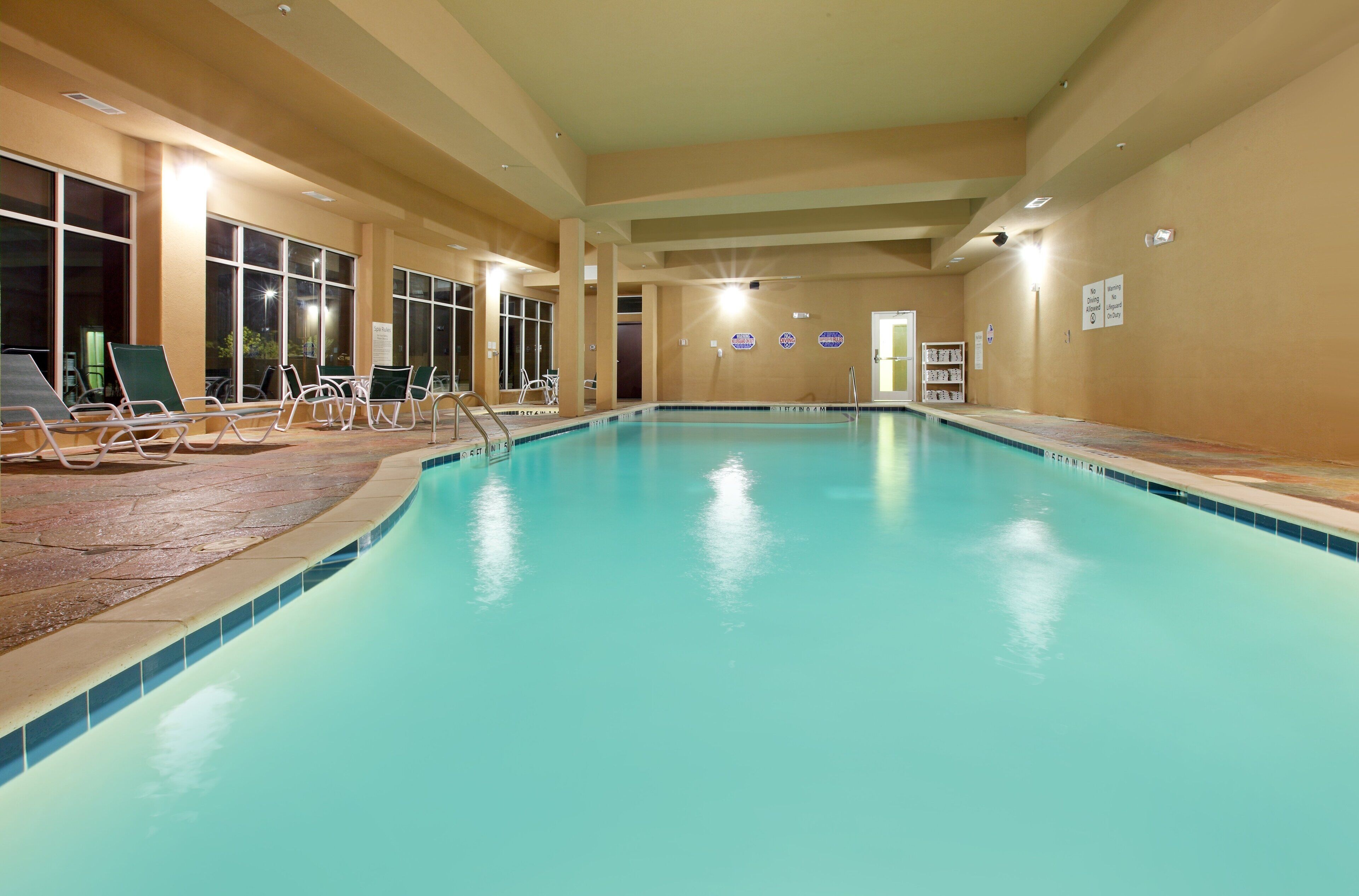Una piscina cubierta