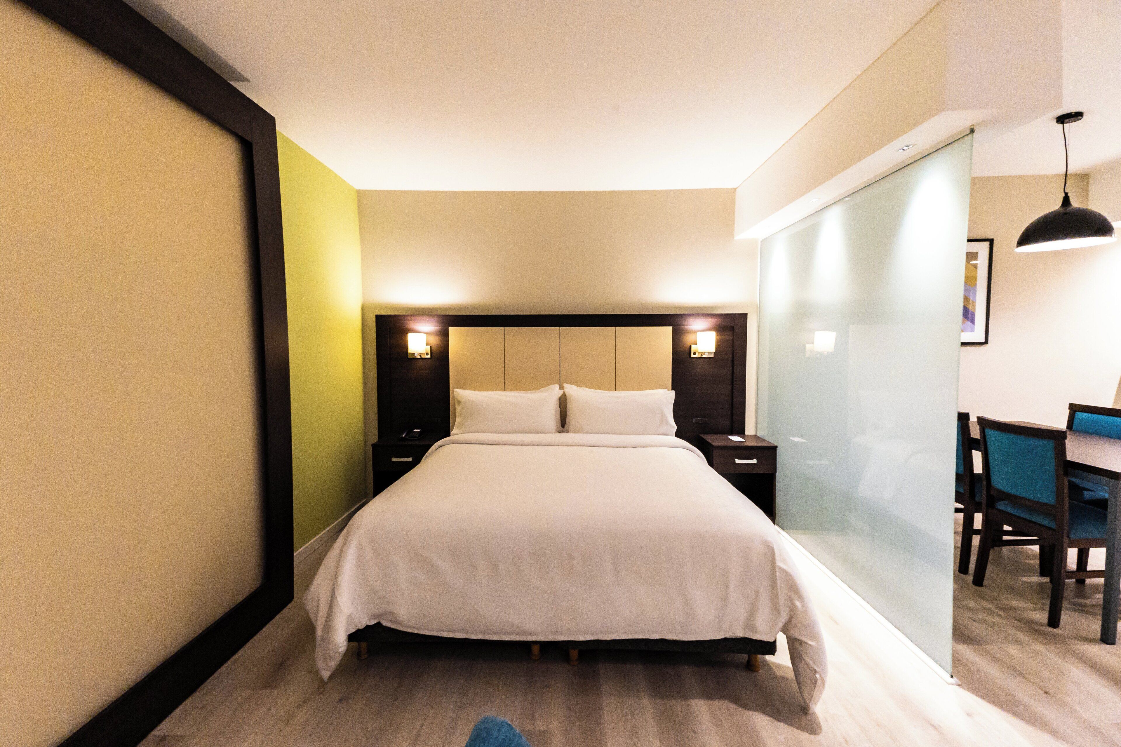 suite, 1 king bed | 1 bedroom, premium bedding, in-room safe, desk