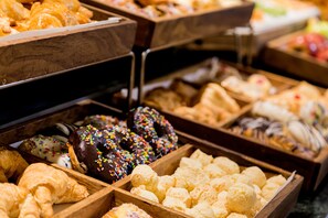 Free daily buffet breakfast - Holiday Inn Express Rosario by IHG (Rosario)