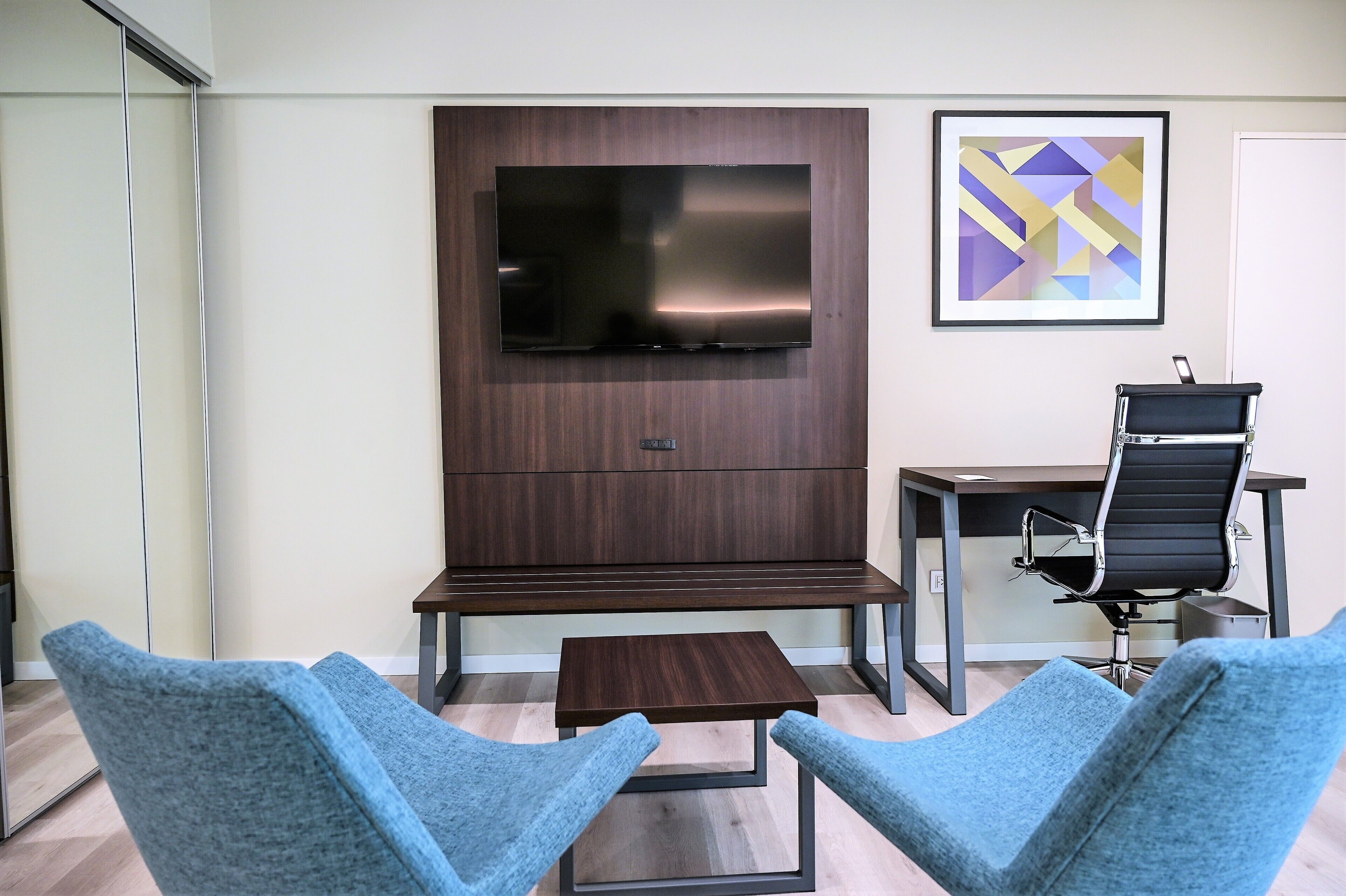 suite, 1 king bed | 1 bedroom, premium bedding, in-room safe, desk