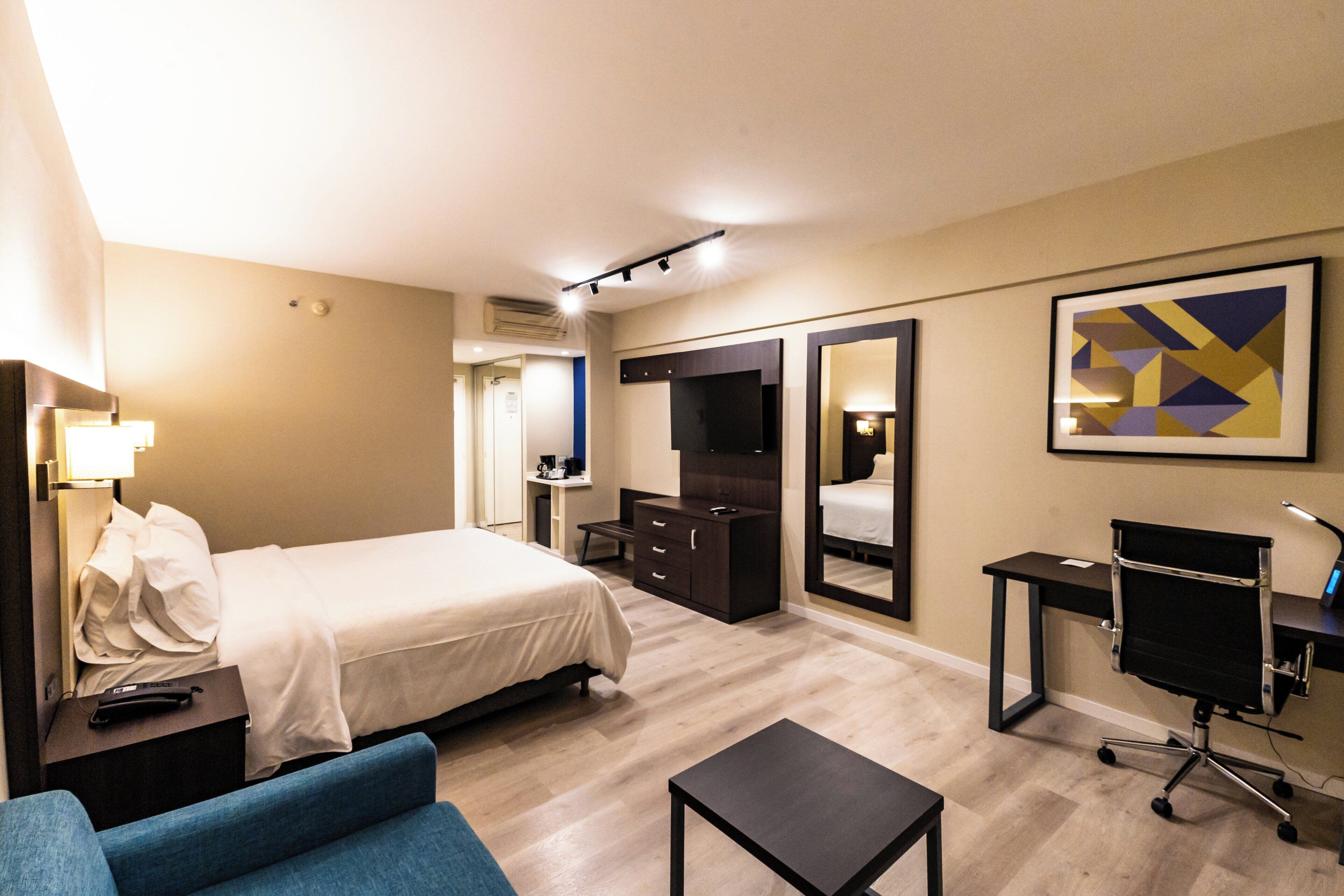 1 bedroom, premium bedding, in-room safe, desk