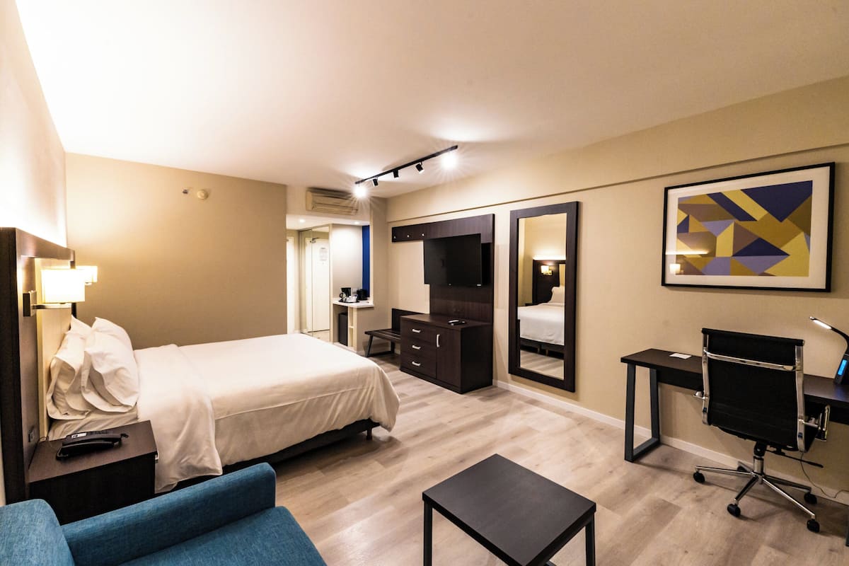 1 bedroom, premium bedding, in-room safe, desk