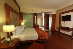 Premium bedding, minibar, in-room safe, desk - Cambay Grand (Ahmedabad)