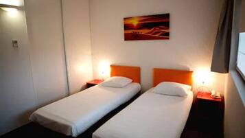 Comfort Twin Room | Desk, soundproofing, free WiFi, bed sheets