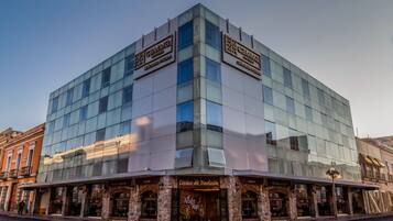 Vista frontal de la propiedad