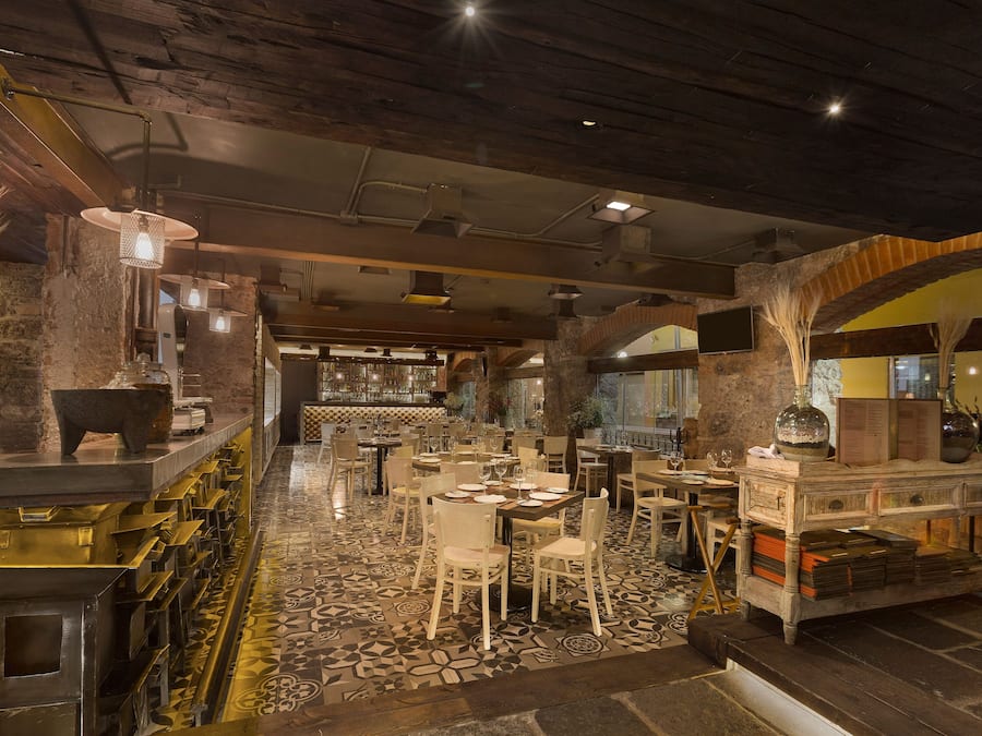 Lunch and dinner served