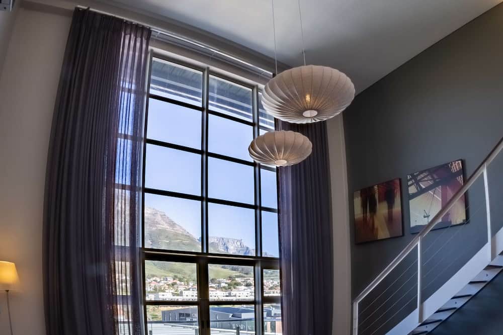 DoubleTree by Hilton Cape Town - Upper Eastside