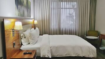 高档床上用品、羽绒被、加厚床垫、客房内保险箱