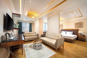 KING SUIT | 거실 공간 | 위성 채널 시청이 가능한 42인치 LED TV, TV