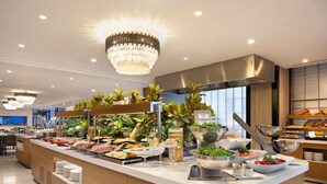 A buffet with various food items, a chandelier, and potted plants. - Golden Age Hotel Taksim (Istanbul)