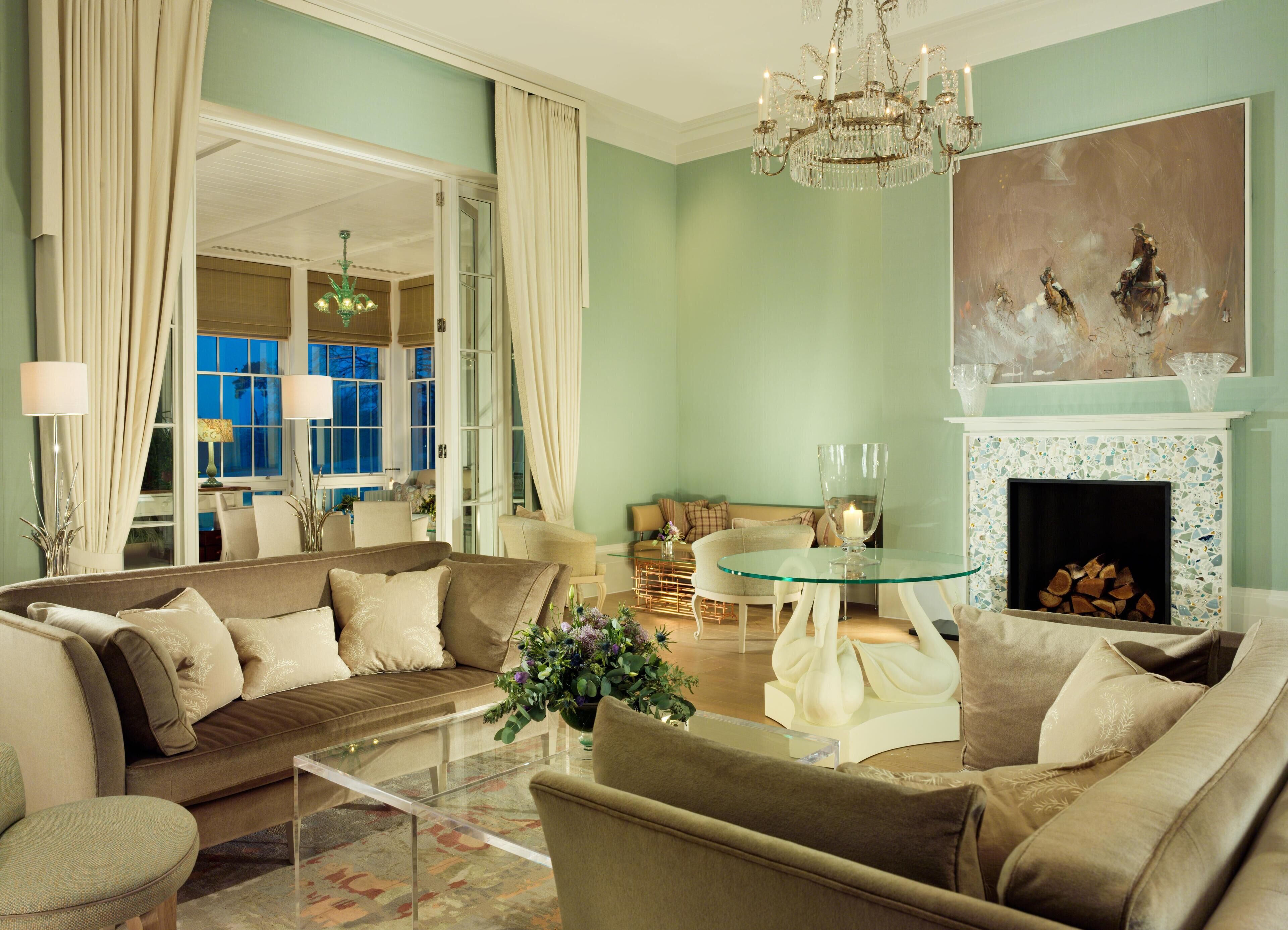 3 restaurants, breakfast, lunch, dinner served; british cuisine