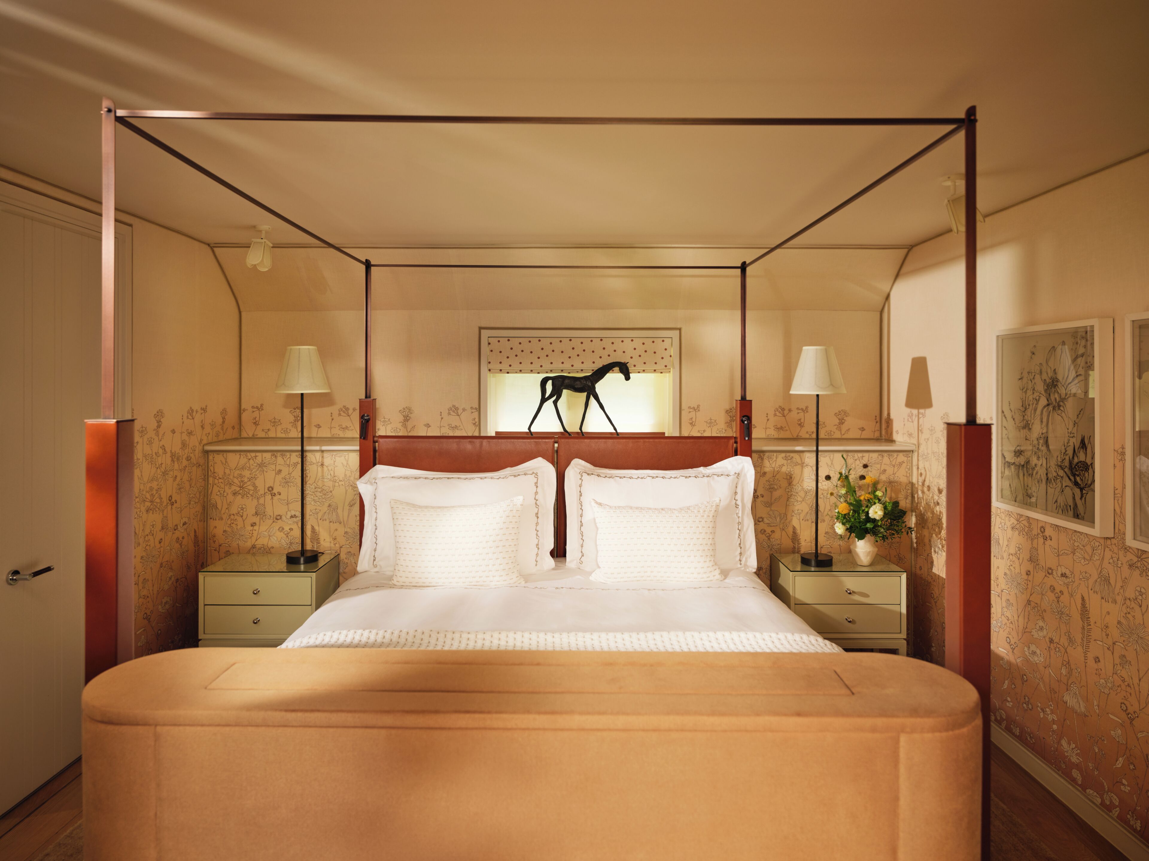 Junior Suite (Stable) | Premium bedding, minibar, in-room safe, desk