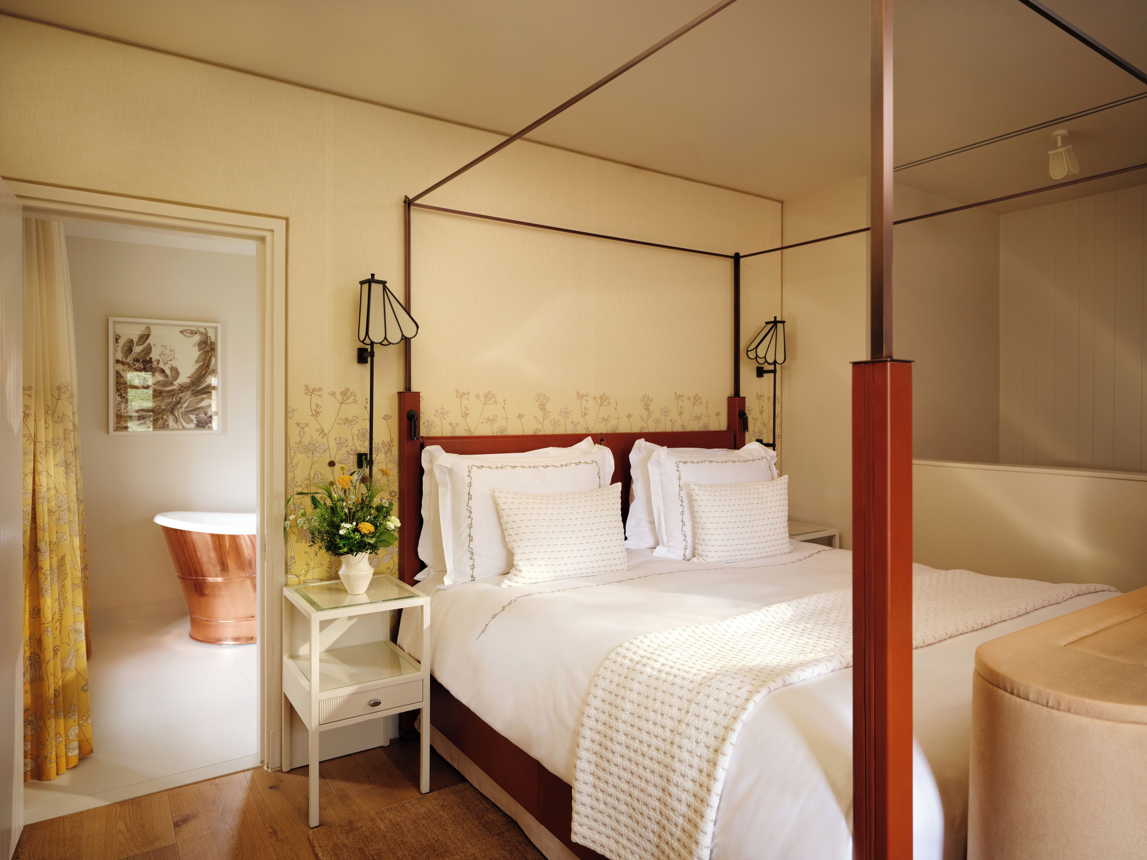 Executive Suite (Cottage) | Premium bedding, minibar, in-room safe, desk