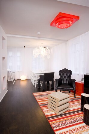 Deluxe Studio | Living area