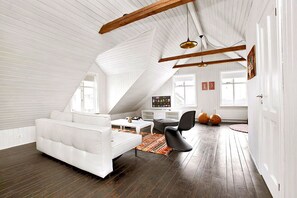 Deluxe Apartment, 1 Bedroom | Living area