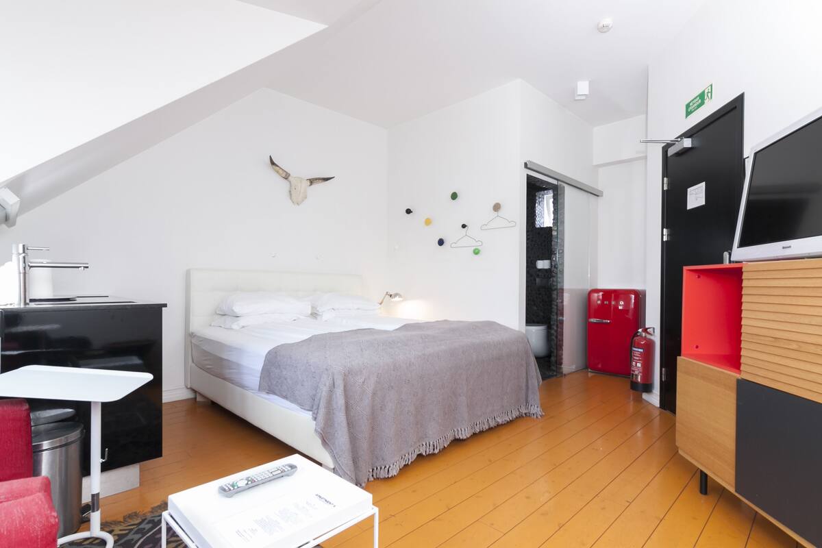 Studio, 1 Double Bed | Premium bedding, down comforters, Tempur-Pedic beds, blackout drapes