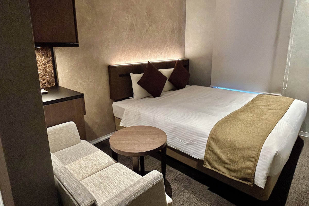 Superior Double Room, Non Smoking | Desk, blackout drapes, iron/ironing board, free WiFi