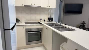 Apartment, 1 Bedroom | Private kitchen
