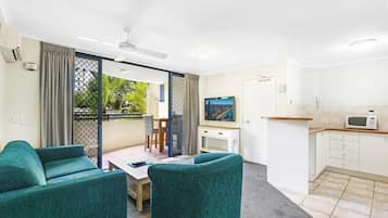 Apartment, 1 Bedroom | Living area