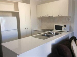 Apartamento, 1 habitación | Cocina privada | Frigorífico, microondas, placa de cocina y cafetera o tetera