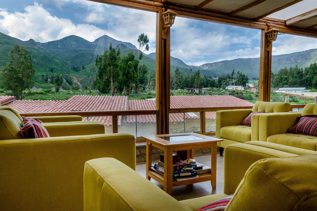 breakfast, lunch, dinner served; garden views