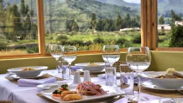 Petit déjeuner, déjeuner et dßner servis sur place, vue sur le jardin