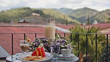 Se ofrece un desayuno a la carta todos los días (por un coste adicional)