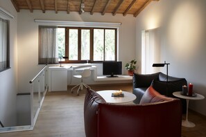 グランド ダ  ブルルーム | リビング エリア | 液晶テレビ