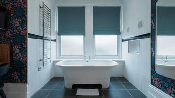 Executive King with Bath (no shower) | Bathroom | Free toiletries, hair dryer, towels, soap