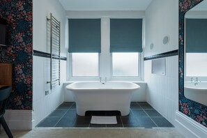 Executive Room, 1 Katil Raja (King) | Bilik Mandi | Kelengkapan dandanan diri percuma, pengering rambut, tuala disediakan 