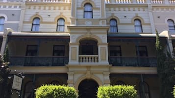 Entrada al alojamiento